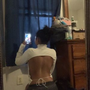 Backless turtle neck sweater